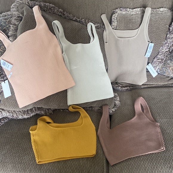 aritzia - 3 sculpt knit square neck -2xs +2 cropped ones - Picture 2 of 2